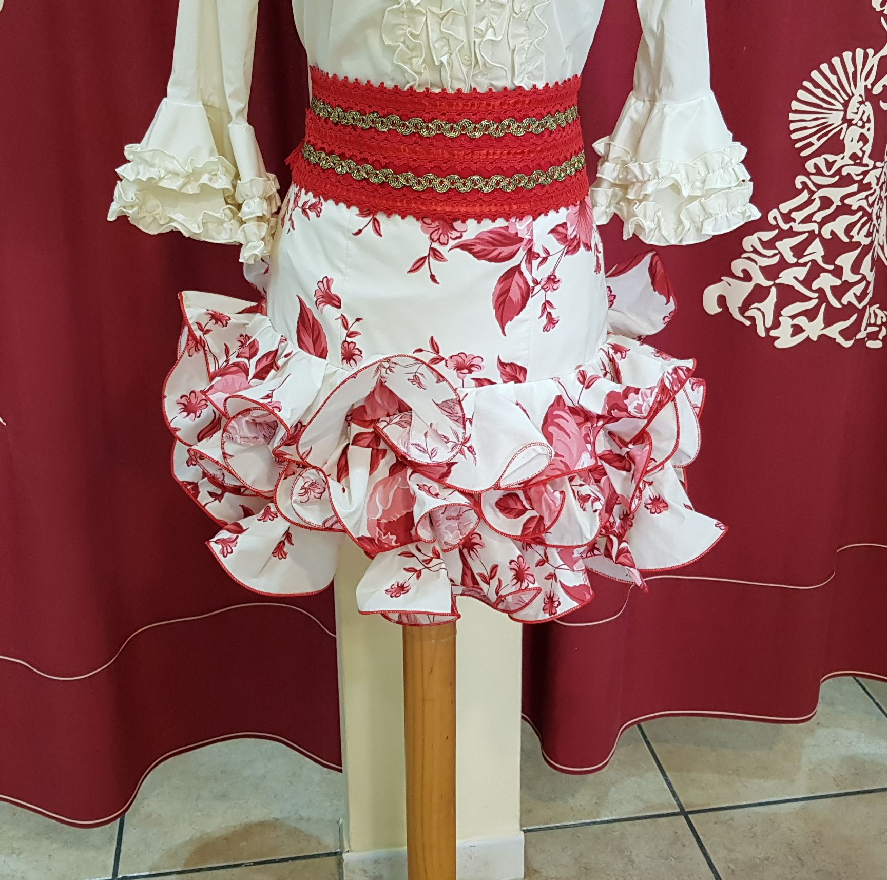 FALDA FLAMENCA SEÑORA - Modelo Candil Perforado Blanco - PEDROCHE