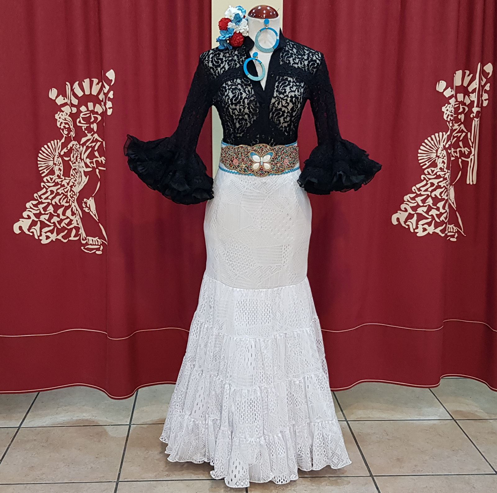 Falda y blusa de flamenca perforada blanca - Sara de Benítez