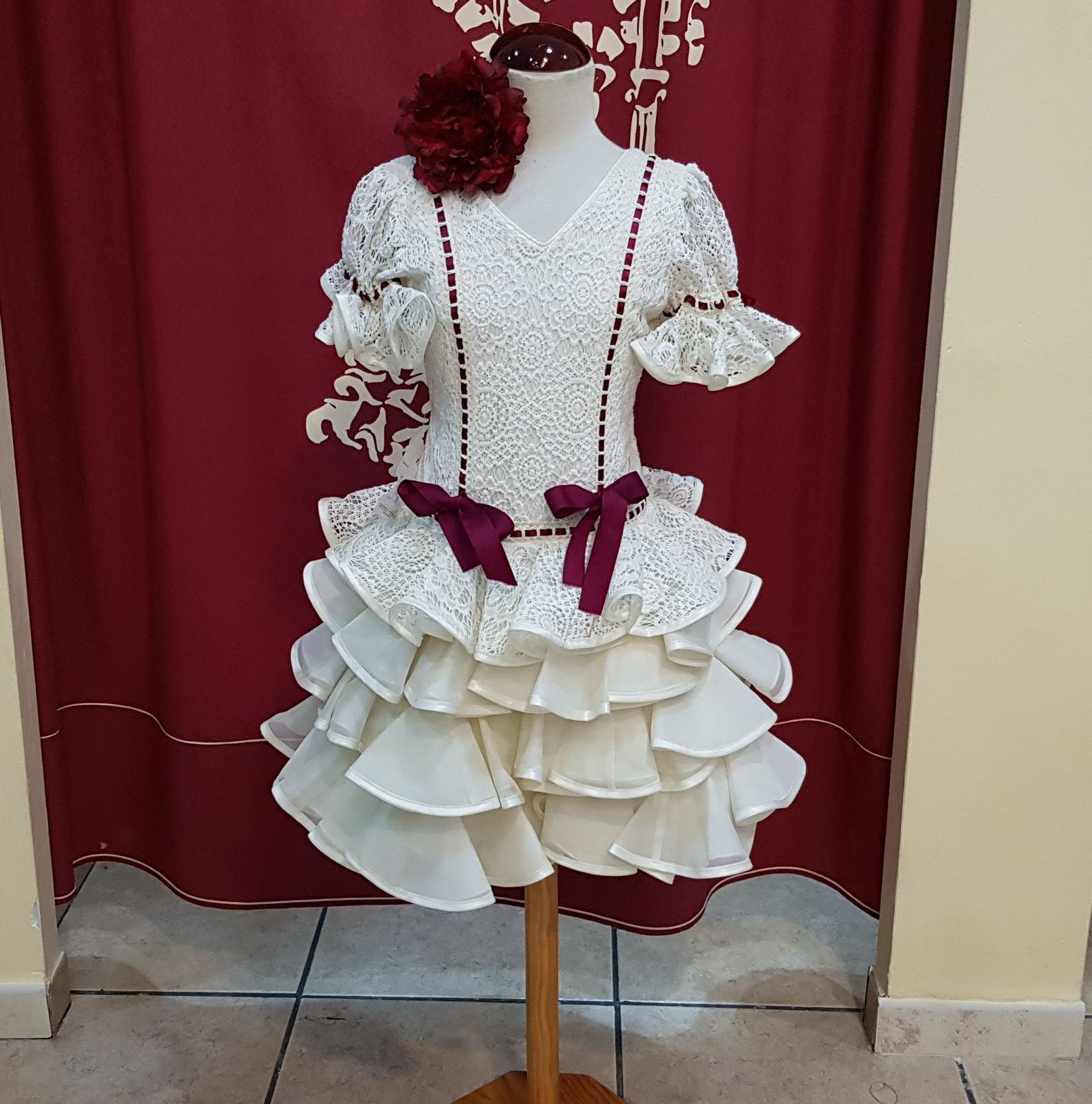 VESTIDO FLAMENCA CORTO NIÑA - Modelo Lucero Encaje Beige - PEDROCHE GITANA Y FLAMENCO VESTIDO FLAMENCA CORTO NIÑA - Modelo Lucero Encaje Beige - PEDROCHE GITANA Y FLAMENCO