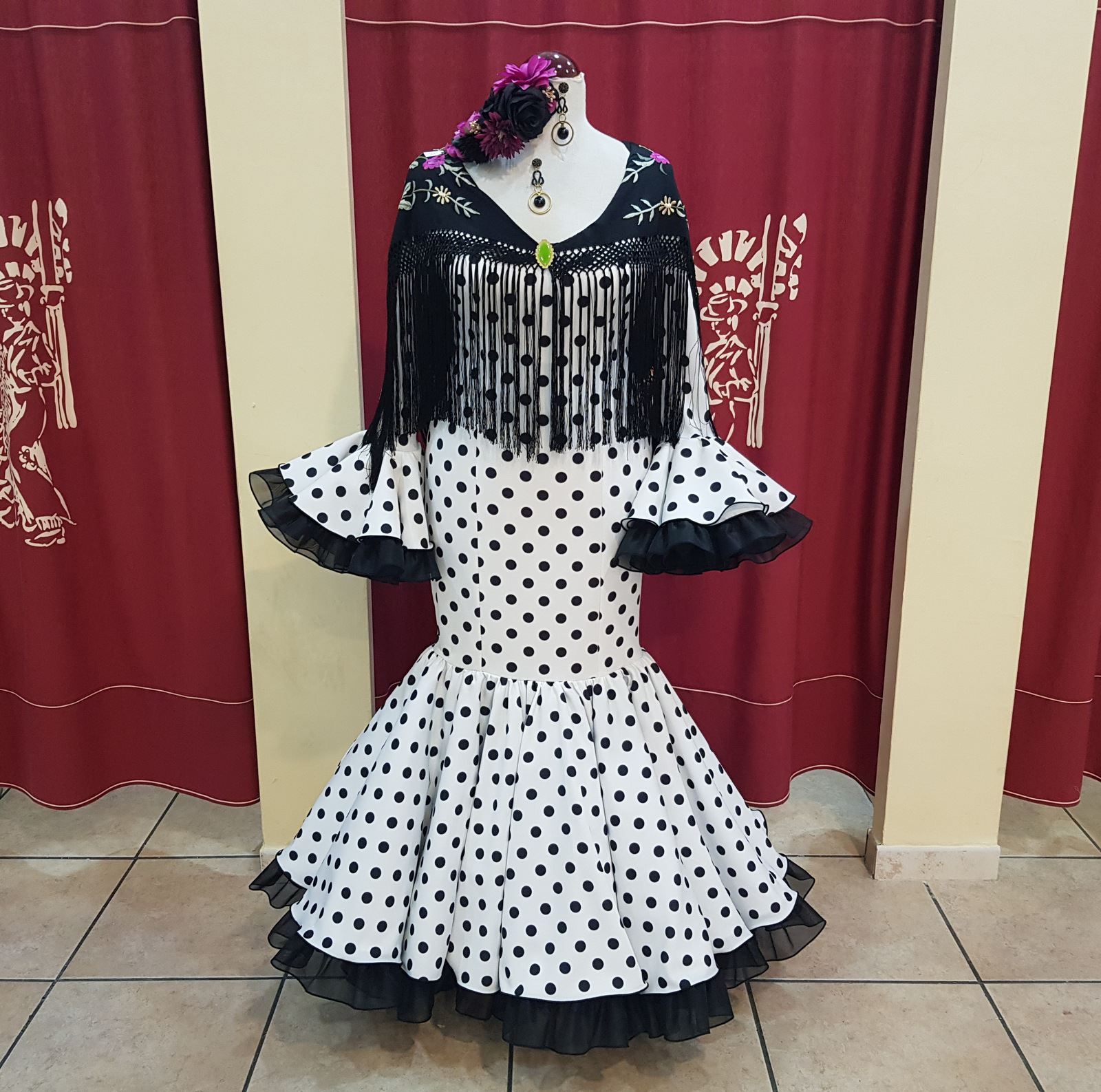 Puntuación tipo En realidad Vestido Flamenca Señora - Modelo Juana Blanco Lunar Negro - PEDROCHE GITANA  Y FLAMENCO