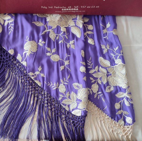 Modelo CRIS BORDADO Morado-Beige
