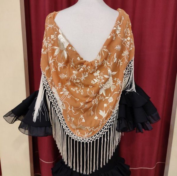 Modelo CRIS BORDADO Combinado Beige