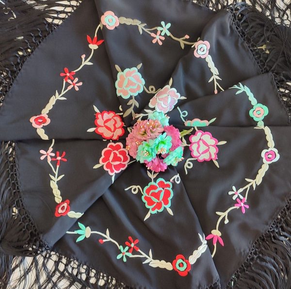 Manton Modelo CRIS BORDADO 1 Flor-Negro