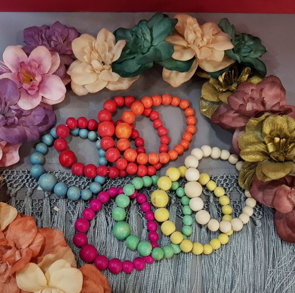 Pulsera Modelo BOLAS MADERA