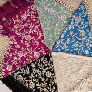 Manton Bordado CRIS Tostado 5 Petalos