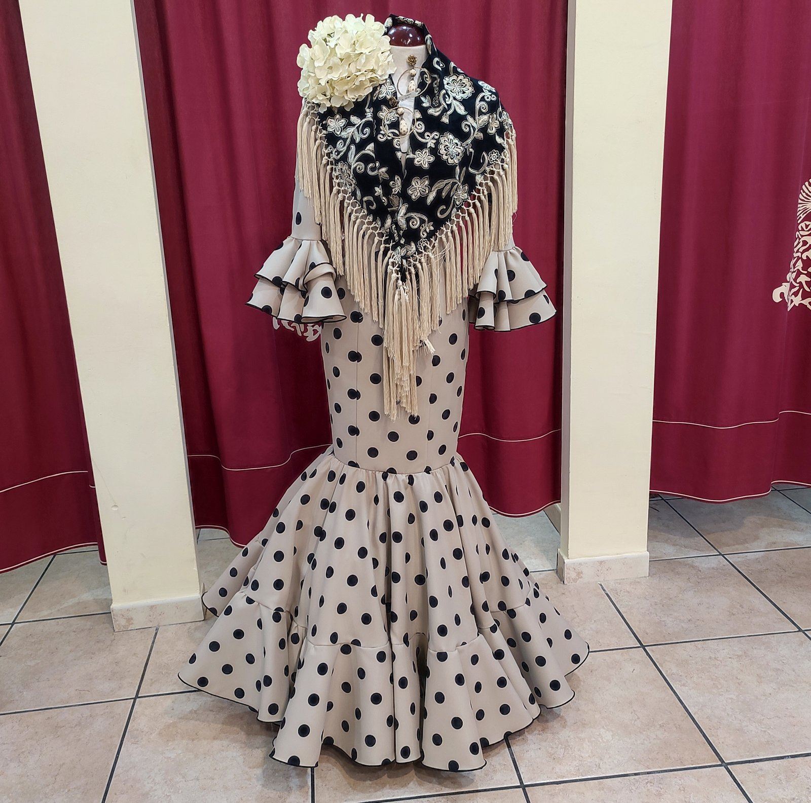 Vestido Flamenca ANGELA Camel Lunar Negro