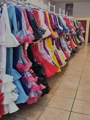 Tenemos más de 50 trajes por talla, desde la talla 30 a la 54.